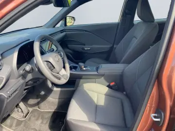 LEXUS LBX FWD  LED ACC RCam SHZ CarPlay SmartKey PDC