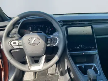 LEXUS LBX FWD  LED ACC RCam SHZ CarPlay SmartKey PDC