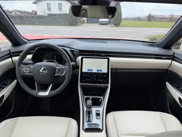 LEXUS LBX Elegant  Leder Weiß  LED  Kamera