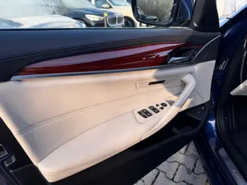 BMW 530e Limousine Individual HUD ventilatie