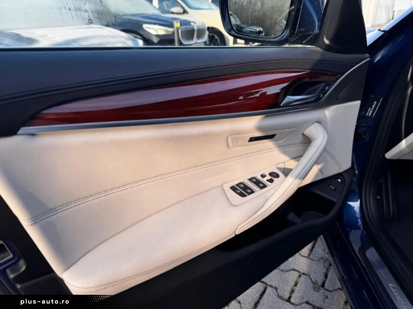 BMW 530e Limousine Individual HUD ventilatie