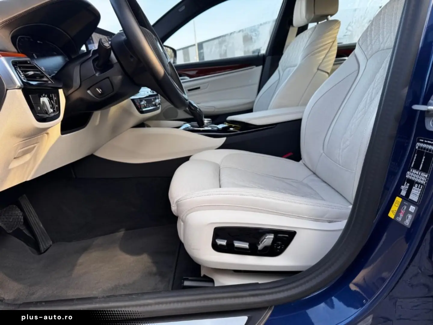 BMW 530e Limousine Individual HUD ventilatie
