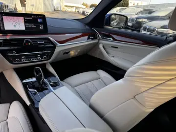 BMW 530e Limousine Individual HUD ventilatie