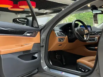 BMW 750 i xDri M-Sport Laser Head-Up StHzg H&K 3xTV