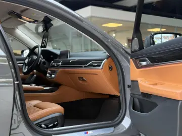 BMW 750 i xDri M-Sport Laser Head-Up StHzg H&K 3xTV
