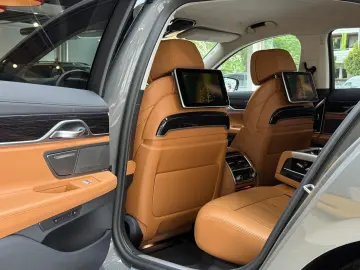 BMW 750 i xDri M-Sport Laser Head-Up StHzg H&K 3xTV