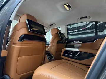 BMW 750 i xDri M-Sport Laser Head-Up StHzg H&K 3xTV