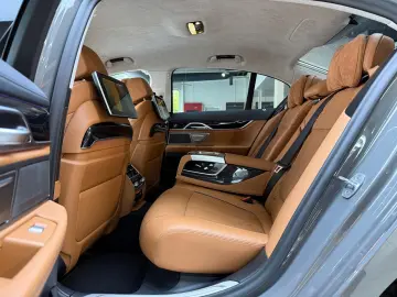 BMW 750 i xDri M-Sport Laser Head-Up StHzg H&K 3xTV