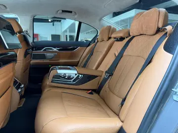BMW 750 i xDri M-Sport Laser Head-Up StHzg H&K 3xTV