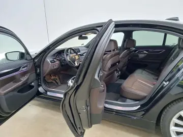 BMW 730 d nur 66.600km Top Ausstattung!