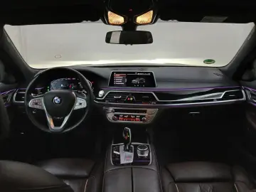BMW 730 d nur 66.600km Top Ausstattung!