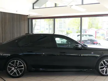 BMW 740 d xDrive M Sport ICONIC B&W HA-Lenkung PANO.