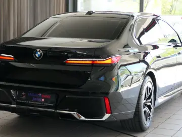 BMW 740 d xDrive M Sport ICONIC B&W HA-Lenkung PANO.