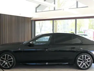 BMW 740 d xDrive M Sport ICONIC B&W HA-Lenkung PANO.