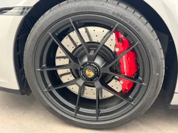 PORSCHE 911 Targa 4 GTS