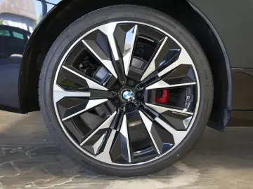 BMW iX xDrive45  Luftfederung  M Sportpaket Pro  Bow