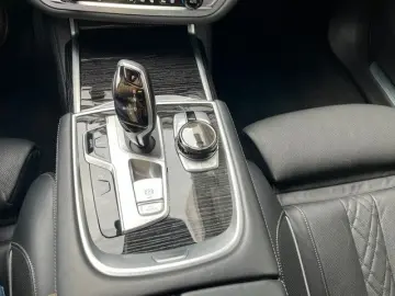 BMW 750 i xDrive   Standh. Laser TV Glasdach AHK