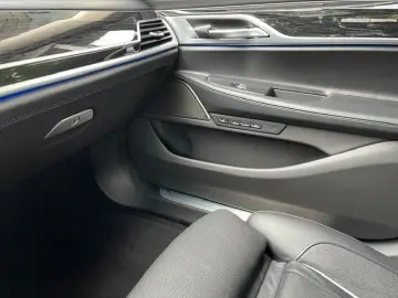 BMW 750 i xDrive   Standh. Laser TV Glasdach AHK