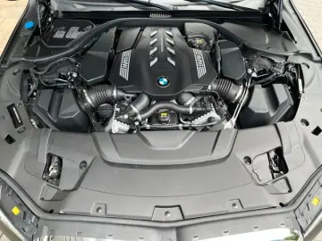 BMW 750 i xDrive   Standh. Laser TV Glasdach AHK