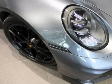 PORSCHE 911 Carrera 4 GTS T-Hybrid Inno Carbon Burm PASM
