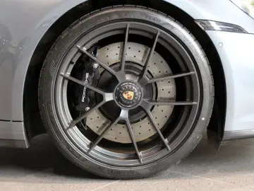 PORSCHE 911 Carrera 4 GTS T-Hybrid Inno Carbon Burm PASM