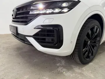 VW Touareg R 4Motion eHybrid MATRIX PANO HEAD-UP