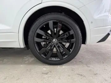 VW Touareg R 4Motion eHybrid MATRIX PANO HEAD-UP