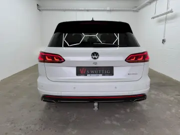 VW Touareg R 4Motion eHybrid MATRIX PANO HEAD-UP