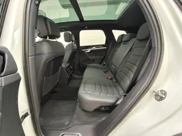 VW Touareg R 4Motion eHybrid MATRIX PANO HEAD-UP