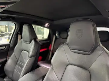 PORSCHE Cayenne COUPE E-Hybrid Platinum SPORT-DESIGN