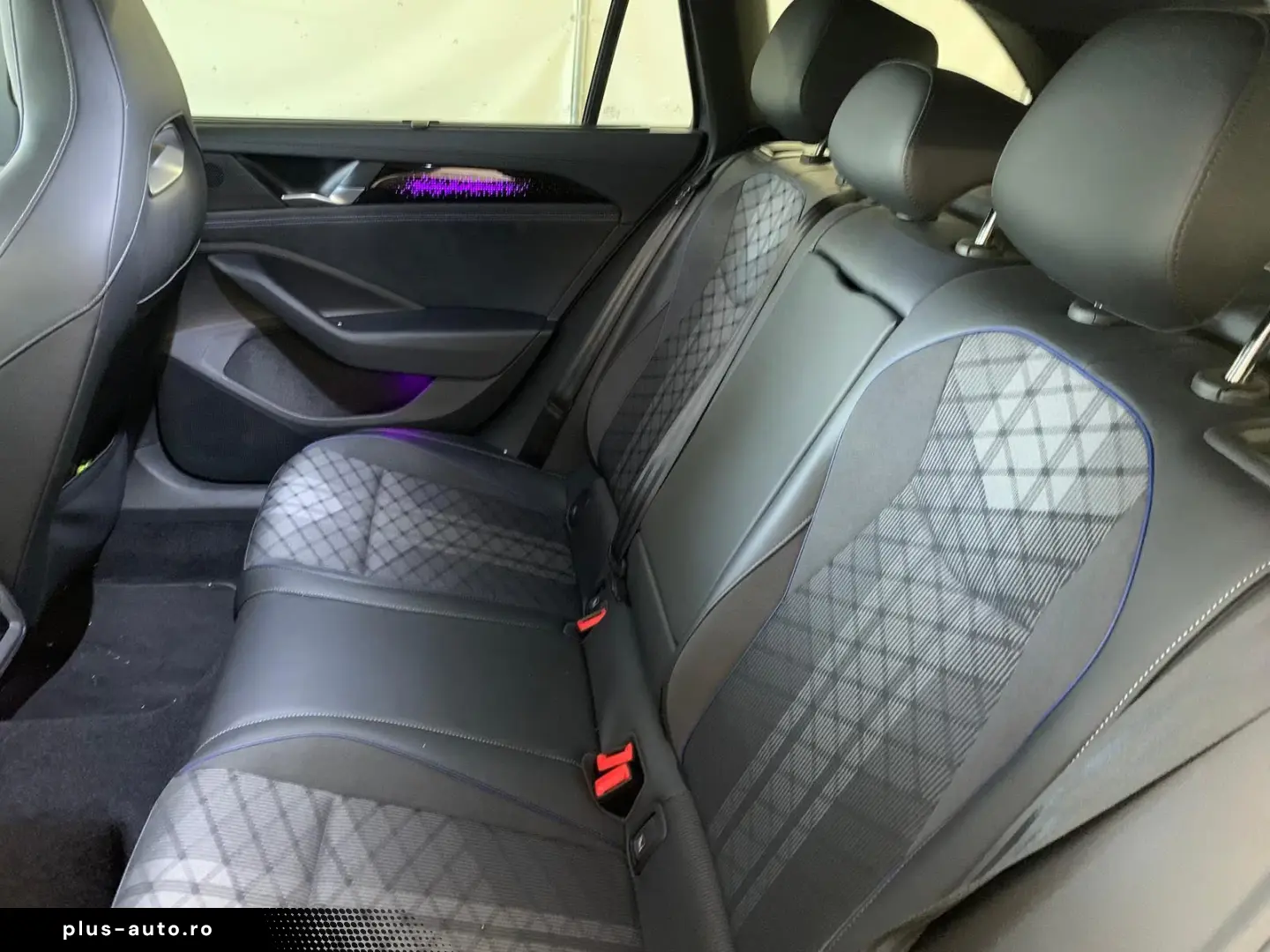 Volkswagen Passat Variant 2.0 TDI R-Line Matrix ACC