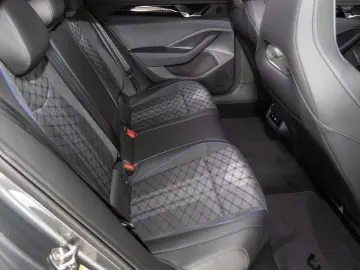 Volkswagen Passat Variant 2.0 TDI DSG R-Line
