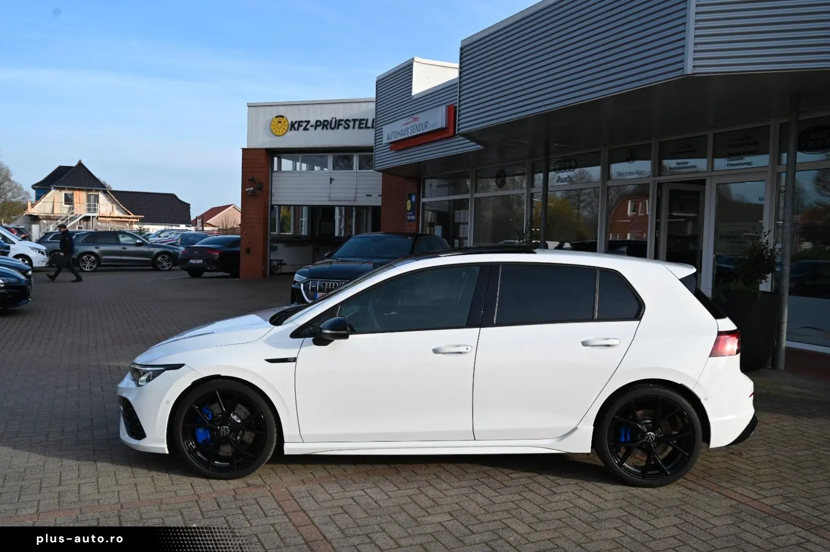 VW Golf VIII Lim. R 4Motion  ACC   PANO   R-SPORT