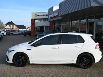 VW Golf VIII Lim. R 4Motion  ACC   PANO   R-SPORT