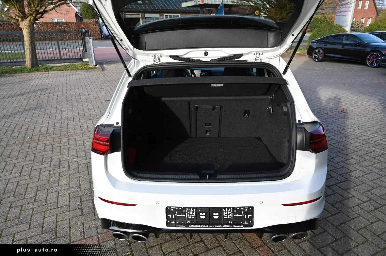 VW Golf VIII Lim. R 4Motion  ACC   PANO   R-SPORT