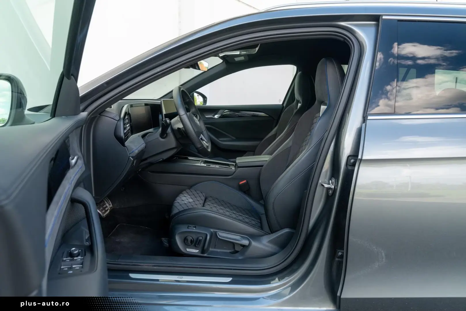 Volkswagen Passat 2.0TDI R-line MATRIX NAVI ACC KAMERA