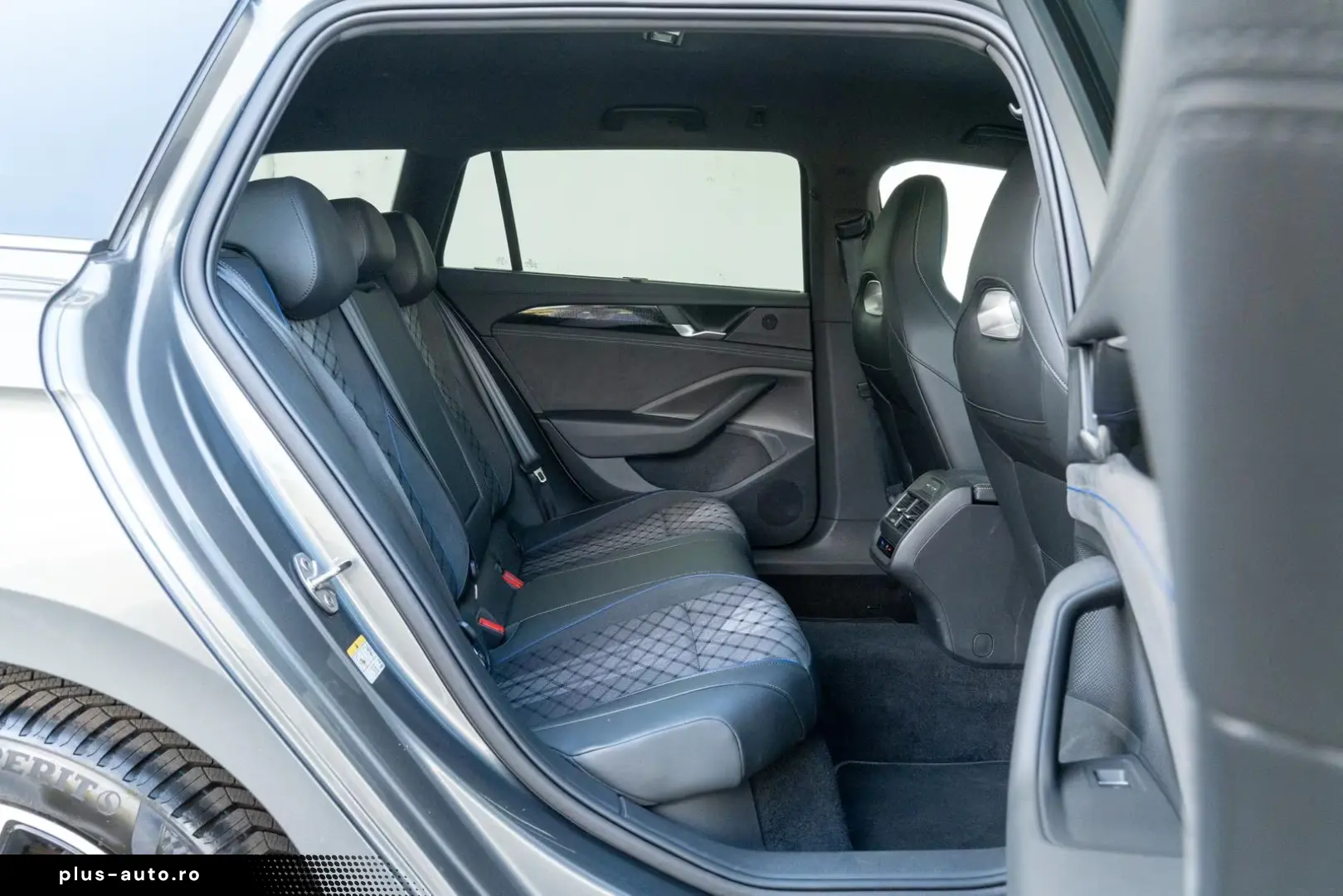 Volkswagen Passat 2.0TDI R-line MATRIX NAVI ACC KAMERA
