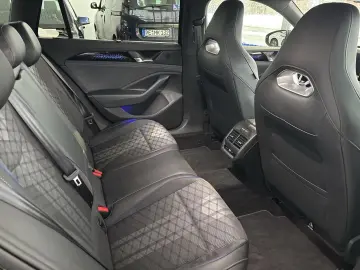 Volkswagen Passat Variant 2.0 TDI DSG R-line ACC MATRIX