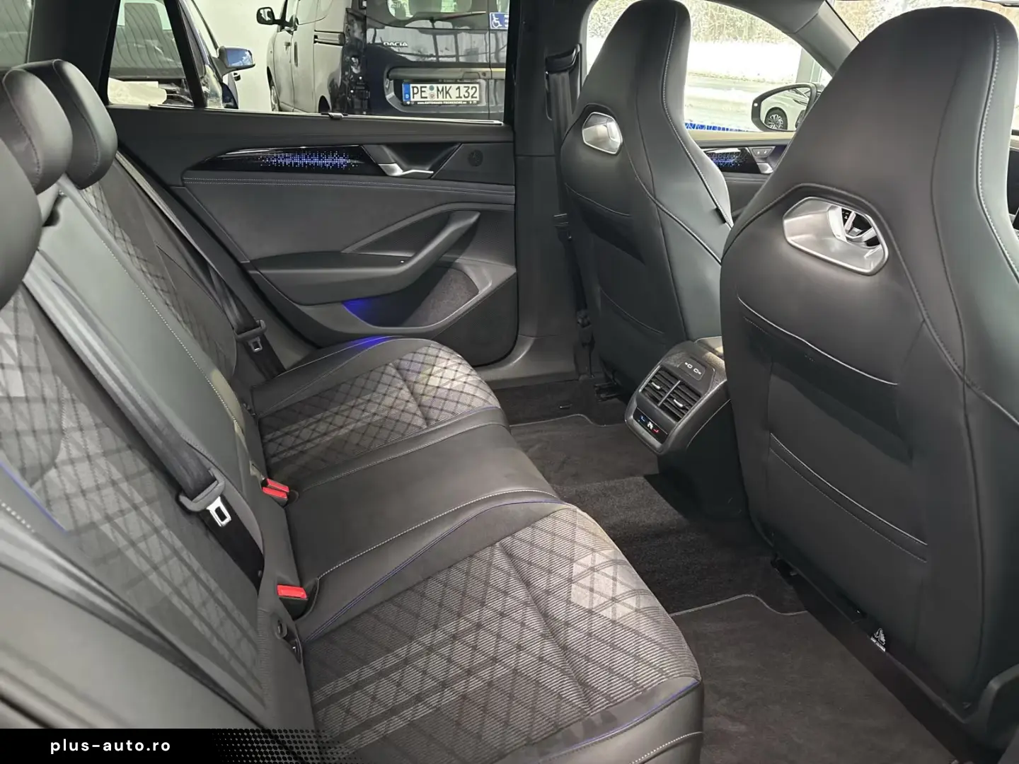 Volkswagen Passat Variant 2.0 TDI DSG R-line ACC MATRIX