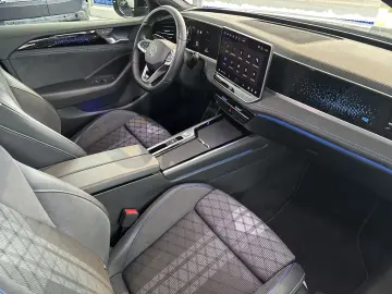 Volkswagen Passat Variant 2.0 TDI DSG R-line ACC MATRIX