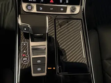 AUDI A8 60 TFSIe quattro Tiptronic Matrix ACC HuD Pan