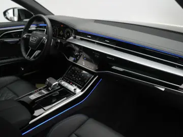 AUDI A8 60 TFSI e quattro S line Leder ACC Pano B&O H