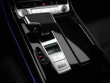 AUDI A8 60 TFSI e quattro S line Leder ACC Pano B&O H