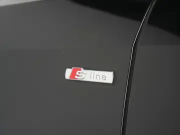 AUDI A8 60 TFSI e quattro S line Leder ACC Pano B&O H