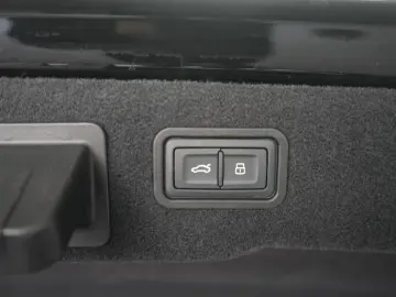 AUDI A8 60 TFSI e quattro S line Leder ACC Pano B&O H