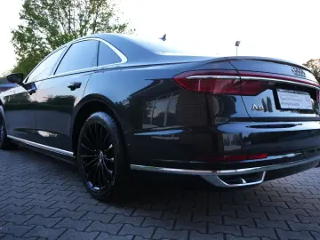 AUDI A8 50 TDI quattro Akustikglas Matrix-LED LEDER