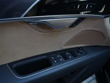 AUDI A8 50 TDI quattro Akustikglas Matrix-LED LEDER