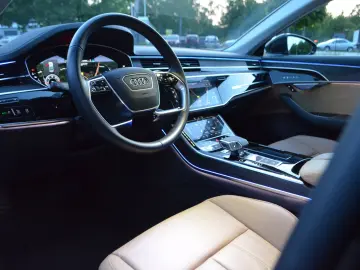 AUDI A8 50 TDI quattro Akustikglas Matrix-LED LEDER