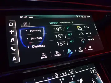 AUDI A8 50 TDI quattro Akustikglas Matrix-LED LEDER