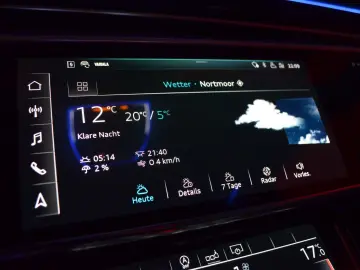 AUDI A8 50 TDI quattro Akustikglas Matrix-LED LEDER